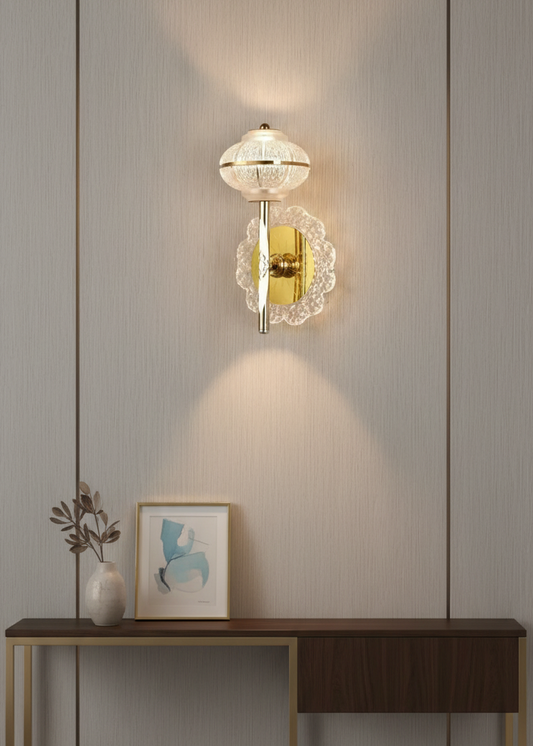 Swanart G816 wall light with modern design, featuring a sleek metal finish and decorative Swanart branding, mounted on a wall.