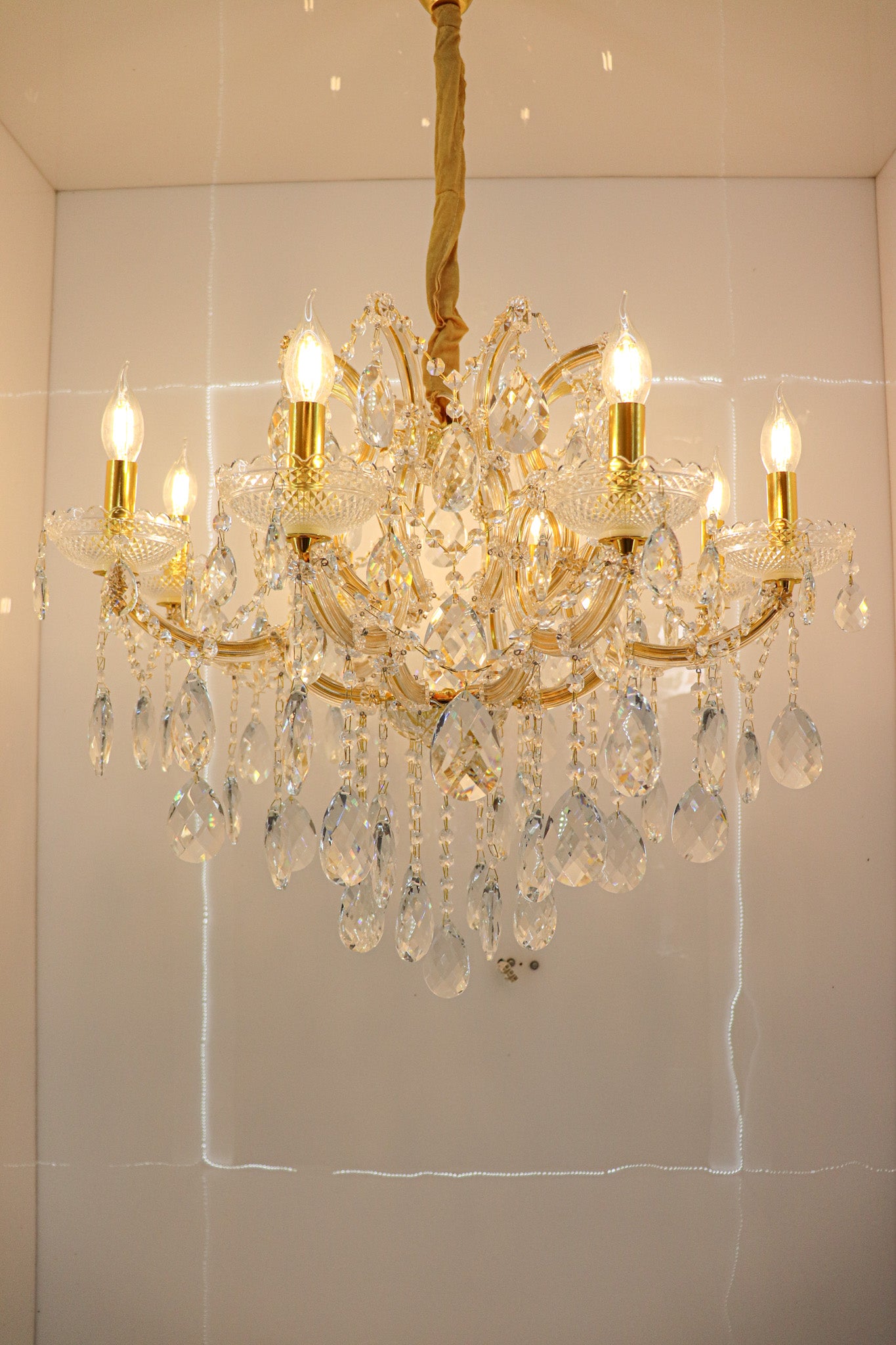 Swanart luxury 8-light gold crystal chandelier with hanging glass crystals, modern decorative ceiling light for living, dining, or bedroom.
