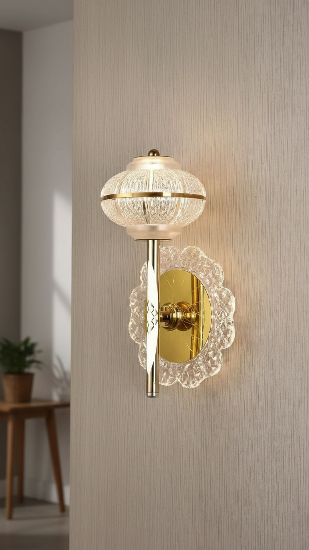Swanart G816 wall light fixture with elegant design, featuring a sleek metallic finish and modern style for home or office decor.