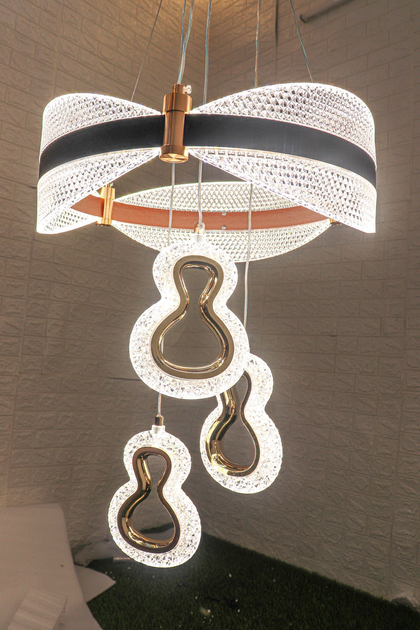 Contemporary Glow: Exploring the World of Hanging Light Designs G2336 - Swanart