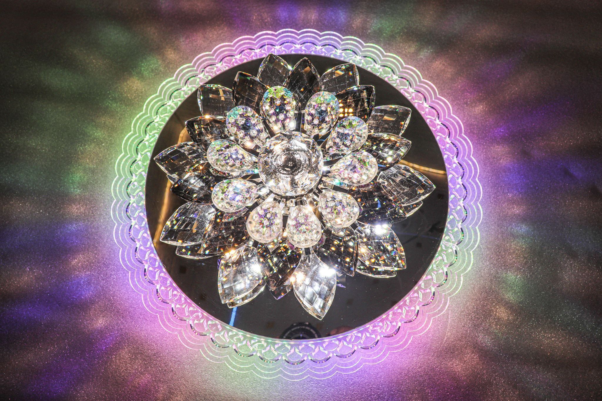 Swanart Elegant Rotating Crystal Flower LED Light Multicolor Changing