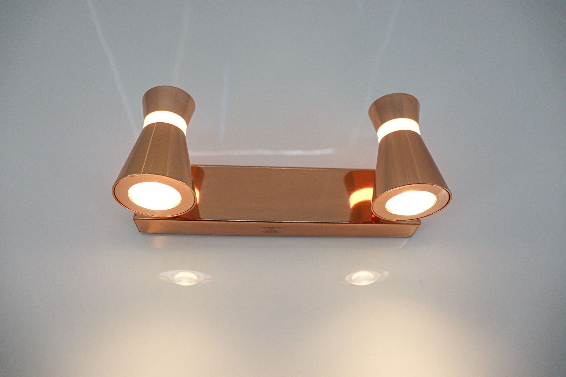 Swanart Luxurious Rose Gold 3-in-1 LED Wall Spot Light – Versatile 8 Watt, Color Changing Lighting Fixture for Pictures, Displays, and Mirrors - Swanart